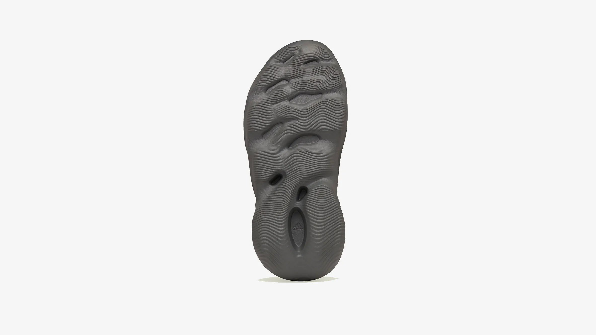 YEEZY FOAM RUNNER "Carbon" が発売