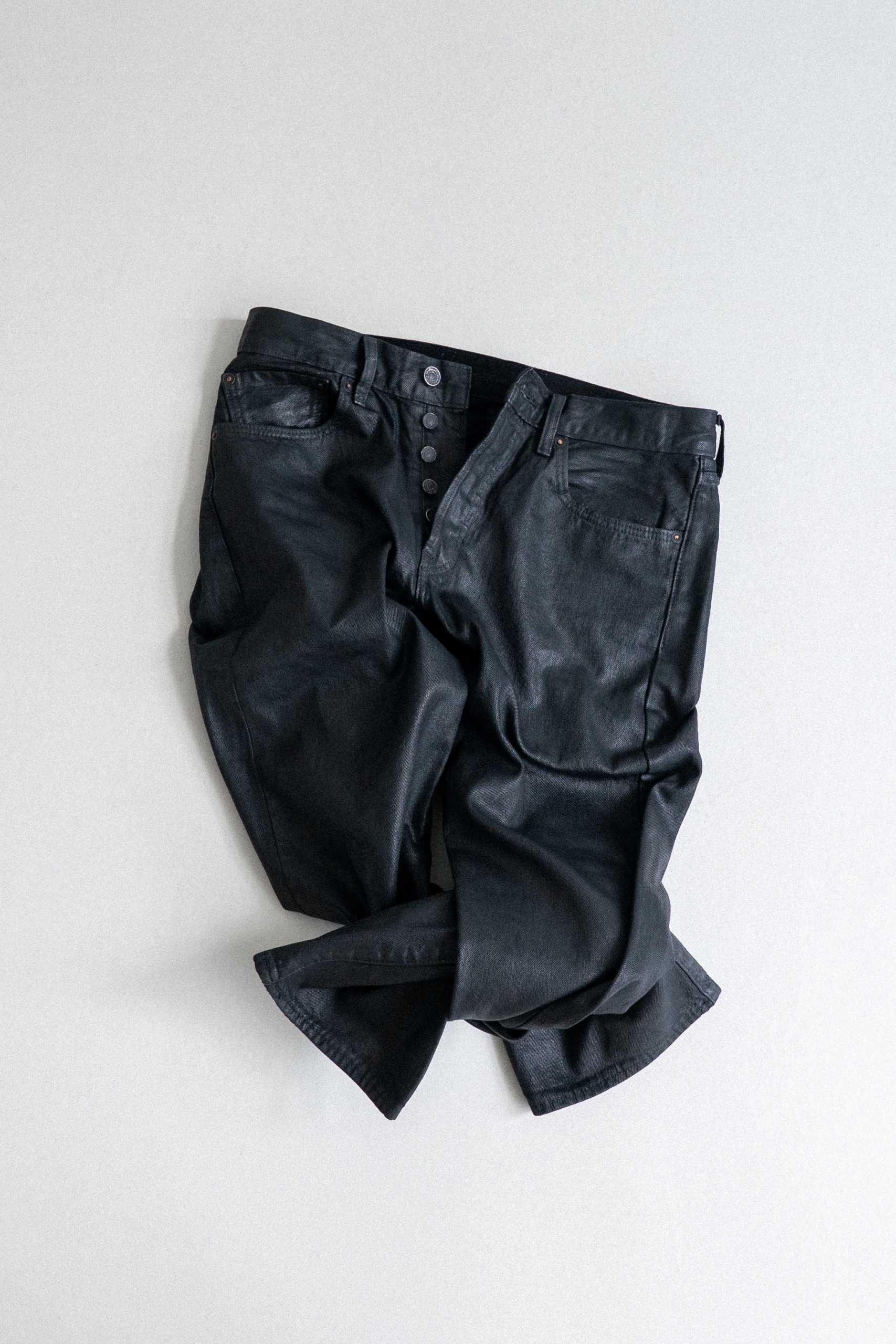 BIOTOP × Levi’s® の 501® ORIGINAL CANDLE WAX PANT が発売