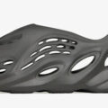 YEEZY FOAM RUNNER "Carbon" が発売