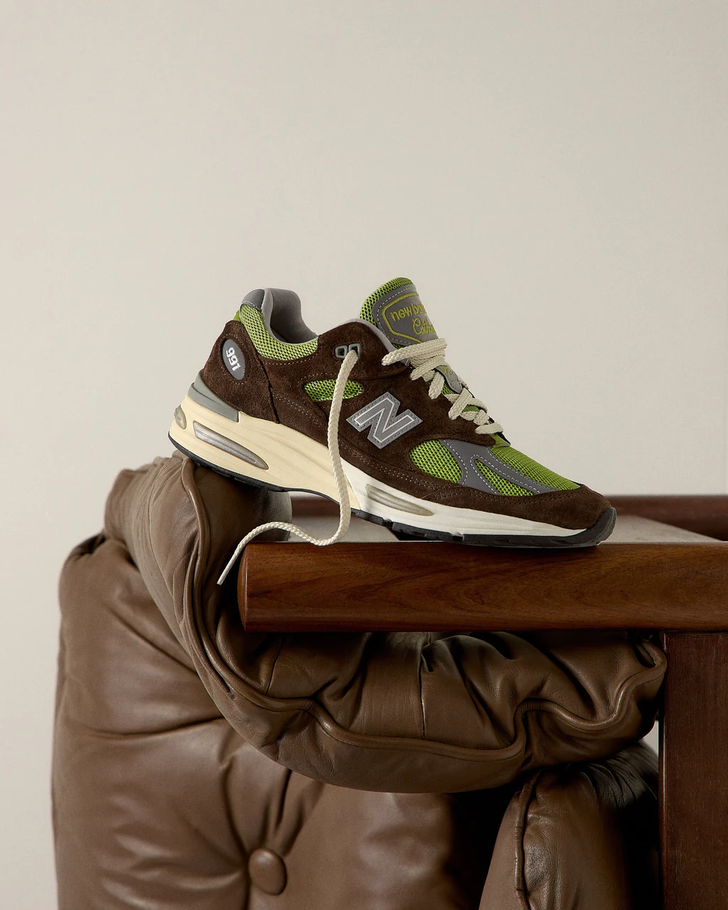 KITH × New Balance × Daniëlle Cathari の 991v2 "Reverse Matcha" が10月31日(金)発売