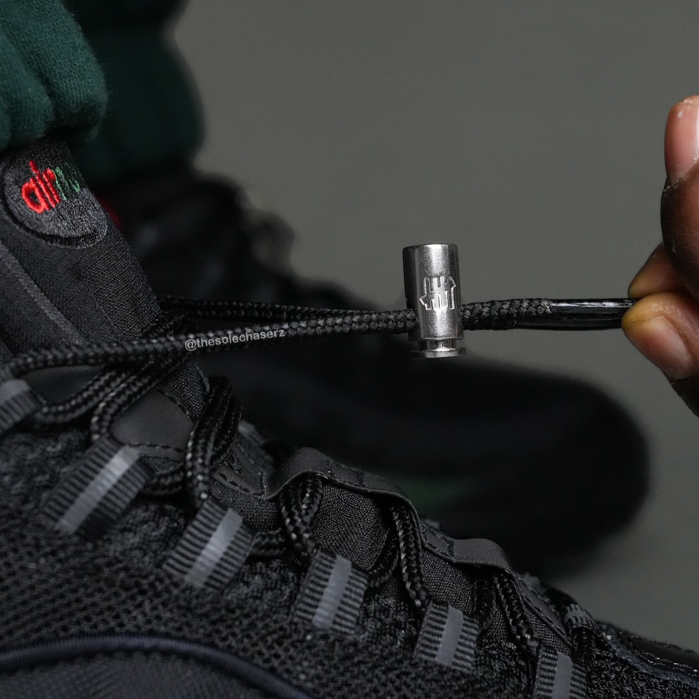 UNDEFEATED × NIKE AIR MAX 95 "Black" の着用ヴィジュアルが公開