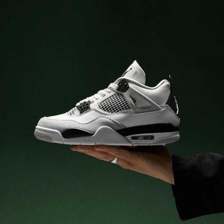 NIKE AIR JORDAN 4 RETRO “Military Black” が発売