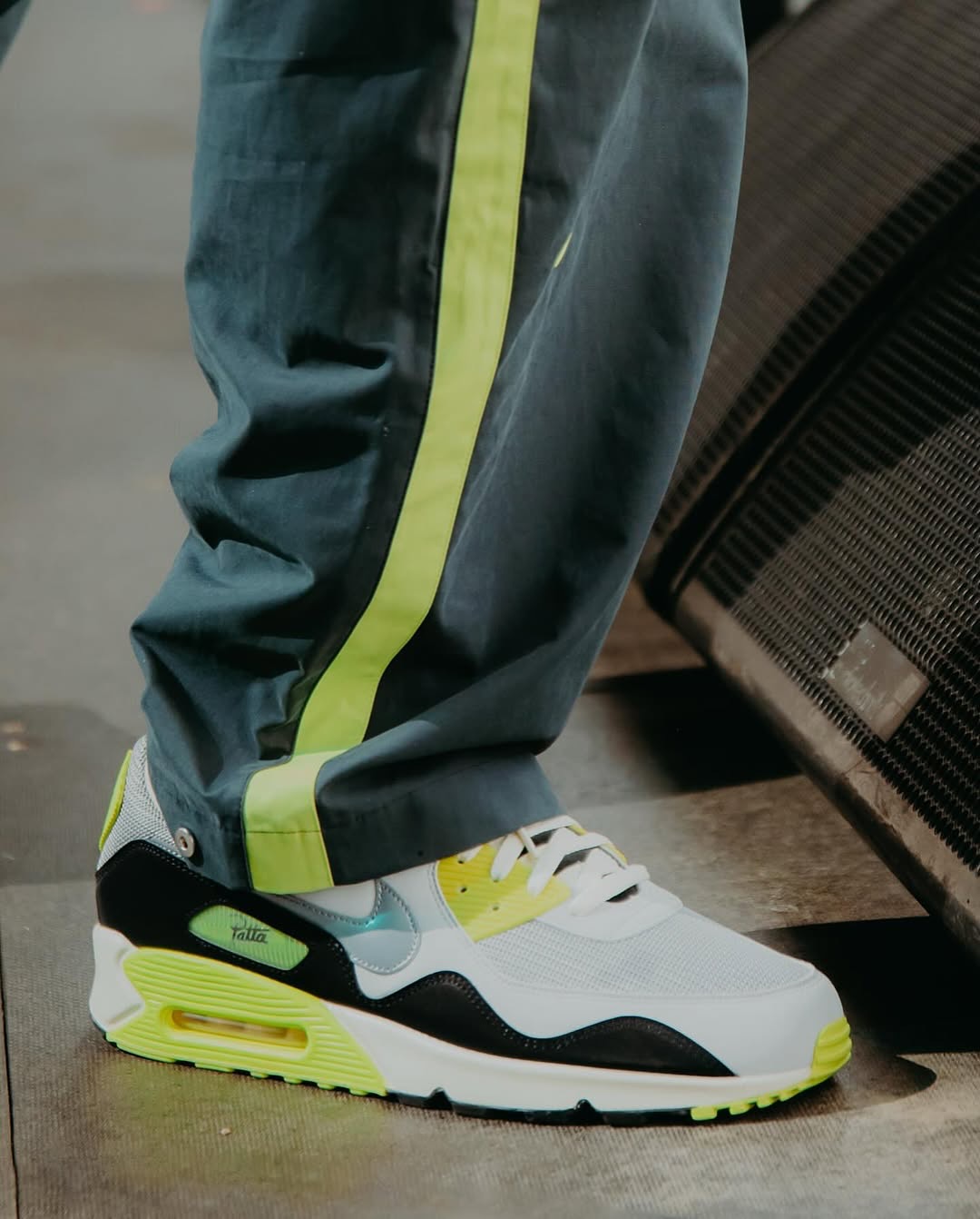 Patta x NIKE の AIR MAX 90 “Waves” が発売