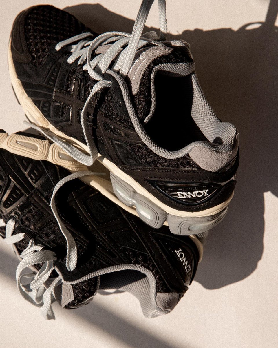 ENNOY × ASICS の GEL-NIMBUS 9 “Black/Sheet Rock” が発売