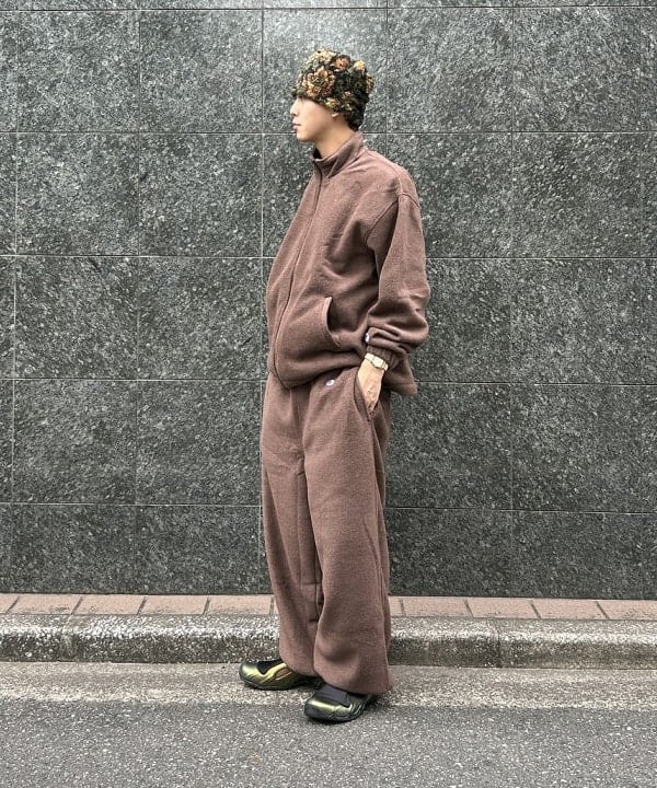BEAMS × Champion の Fleece Wide Pants が発売