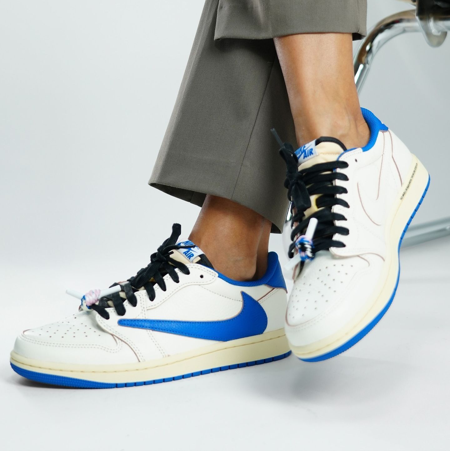 Travis Scott × fragment design × NIKE AIR JORDAN 1 LOW が11月8日(土)発売予定