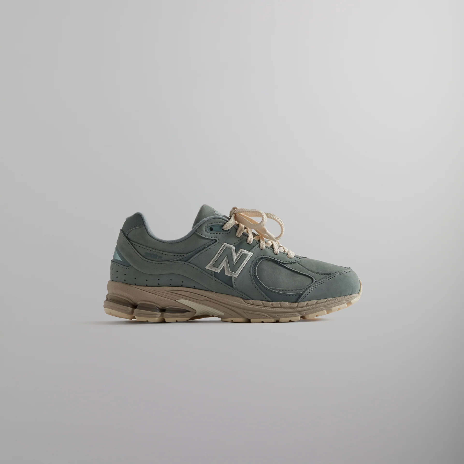 KITH x New Balance 2002R “Pistachio” が発売
