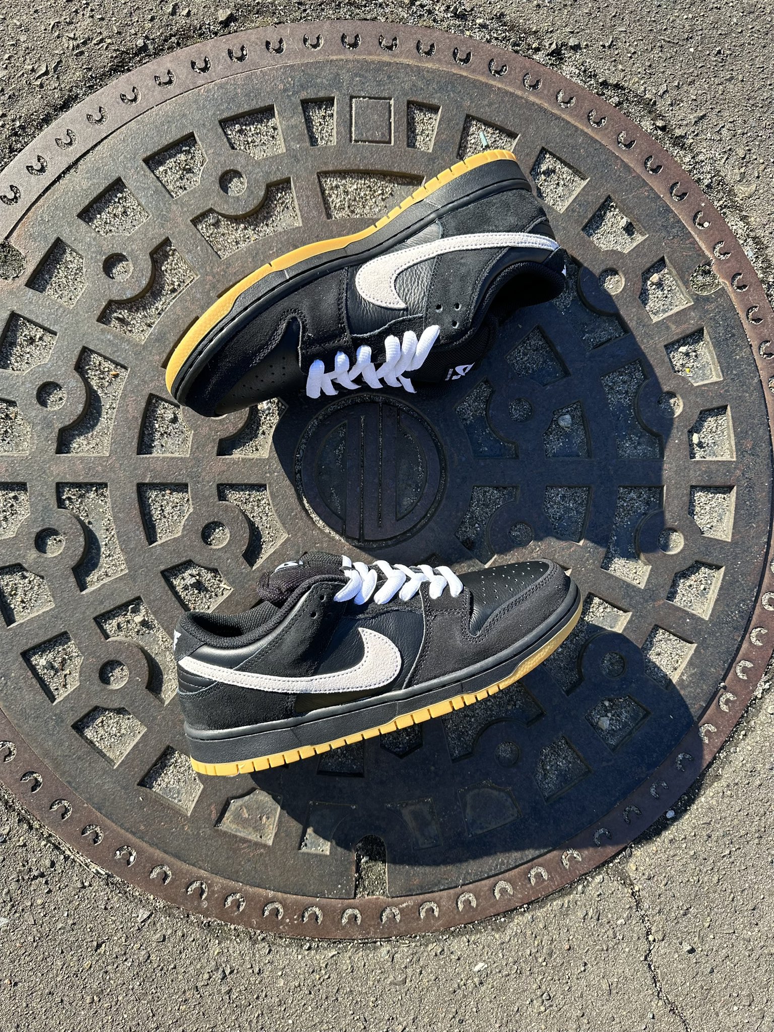NIKE SB DUNK LOW "Black/White" が発売