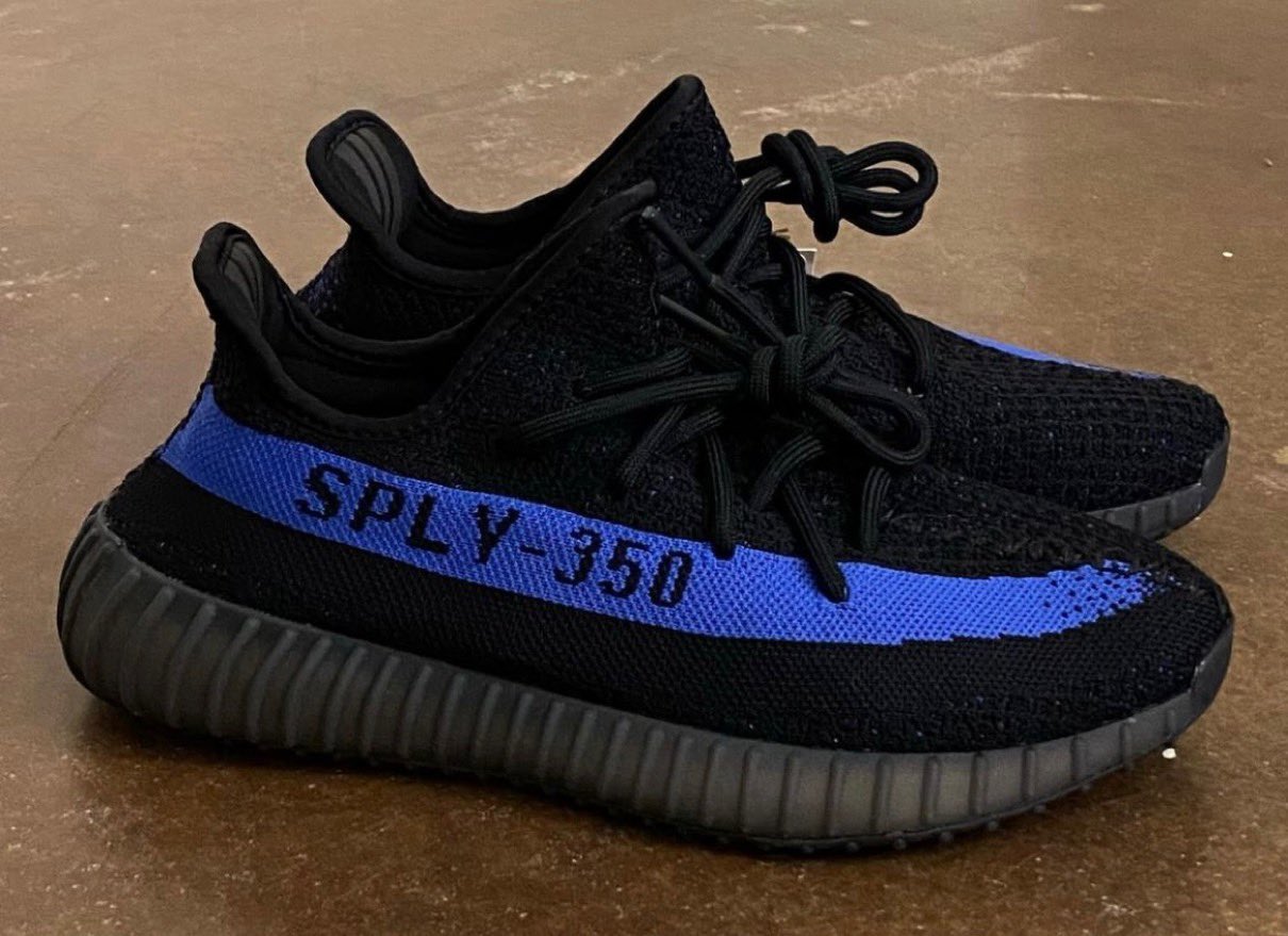 YEEZY BOOST 350 V2 “Dazzling Blue” が発売