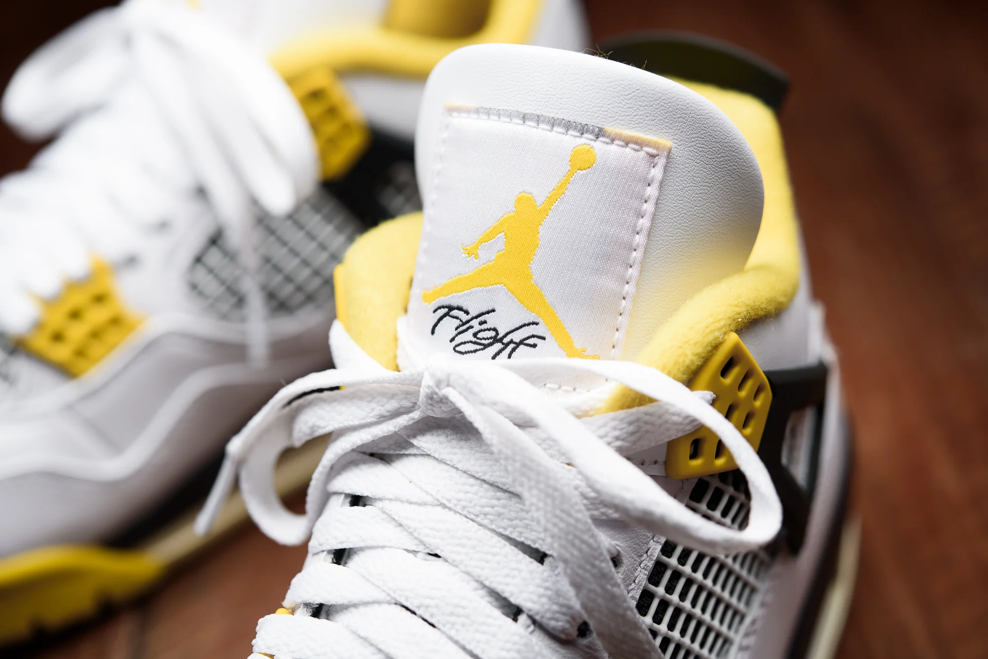 NIKE AIR JORDAN 4 RETRO “Vivid Sulfur” が発売
