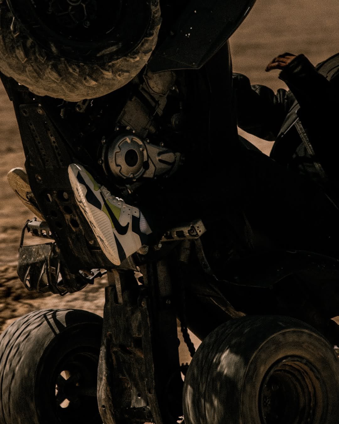 Travis Scott × NIKE の JORDAN JUMPMAN JACK TR “Bright Cactus” が発売