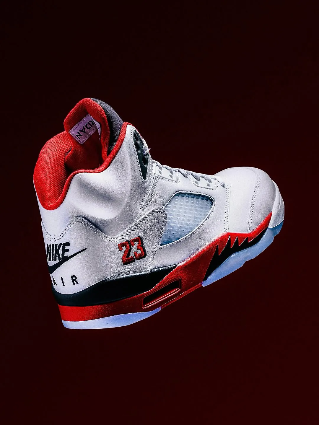 NIKE AIR JORDAN 5 RETRO OG “Fire Red” が発売