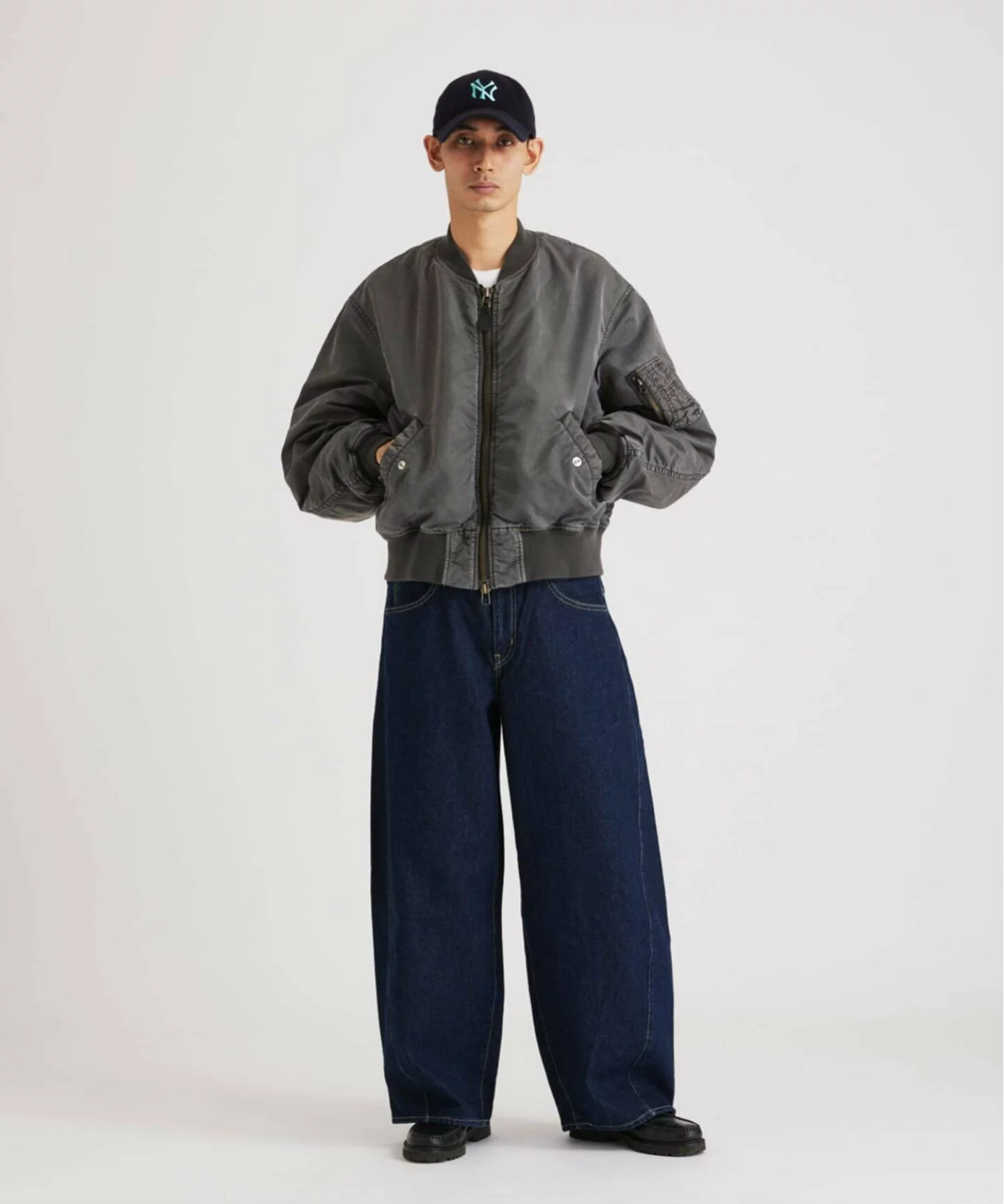 JOURNAL STANDARD × Levi’s® による Super Baggy Barrel Jeans の先行予約が開始