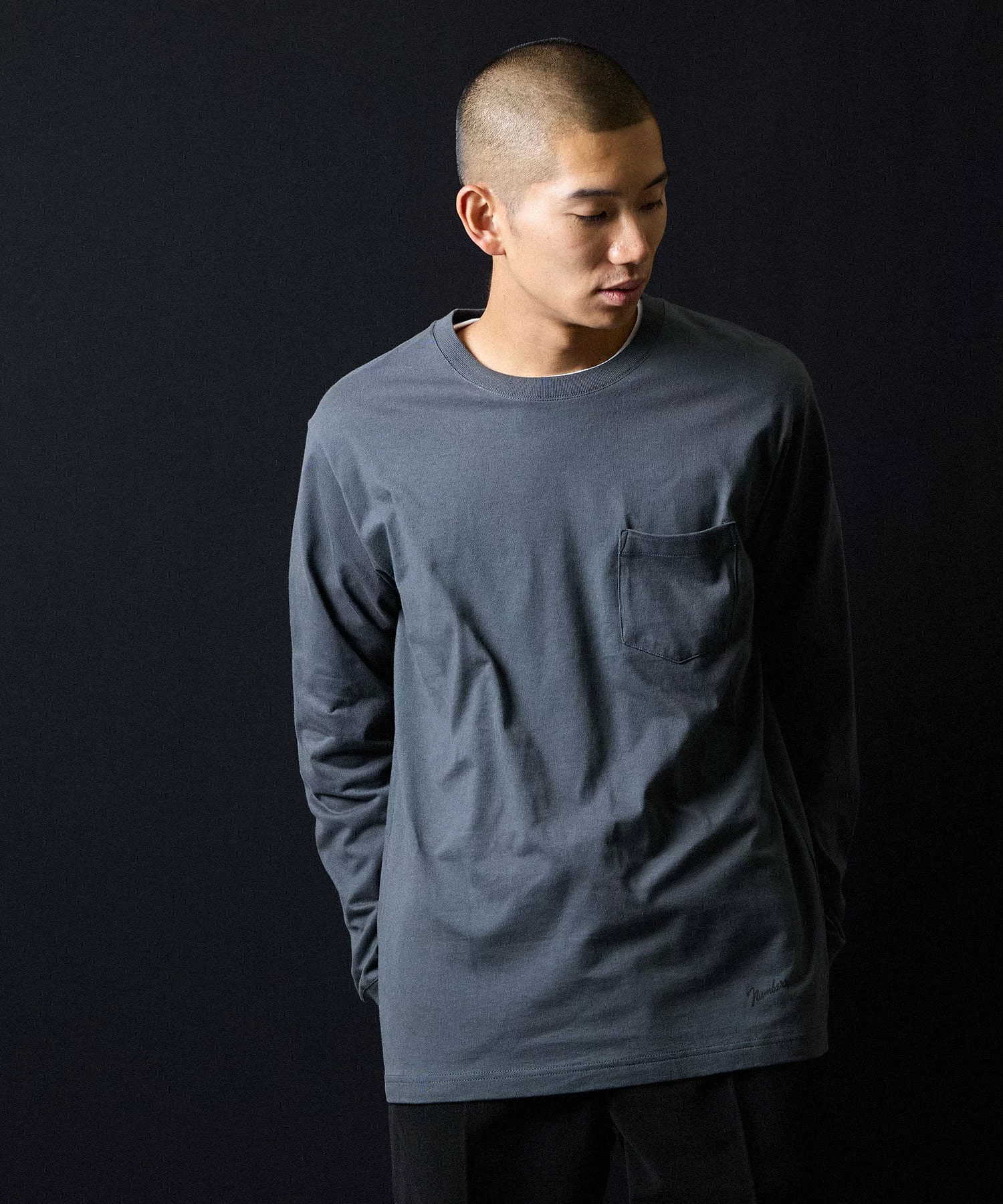 NUMBER (N)INE の Basic Hem Printed Pocket L/S Tee が発売
