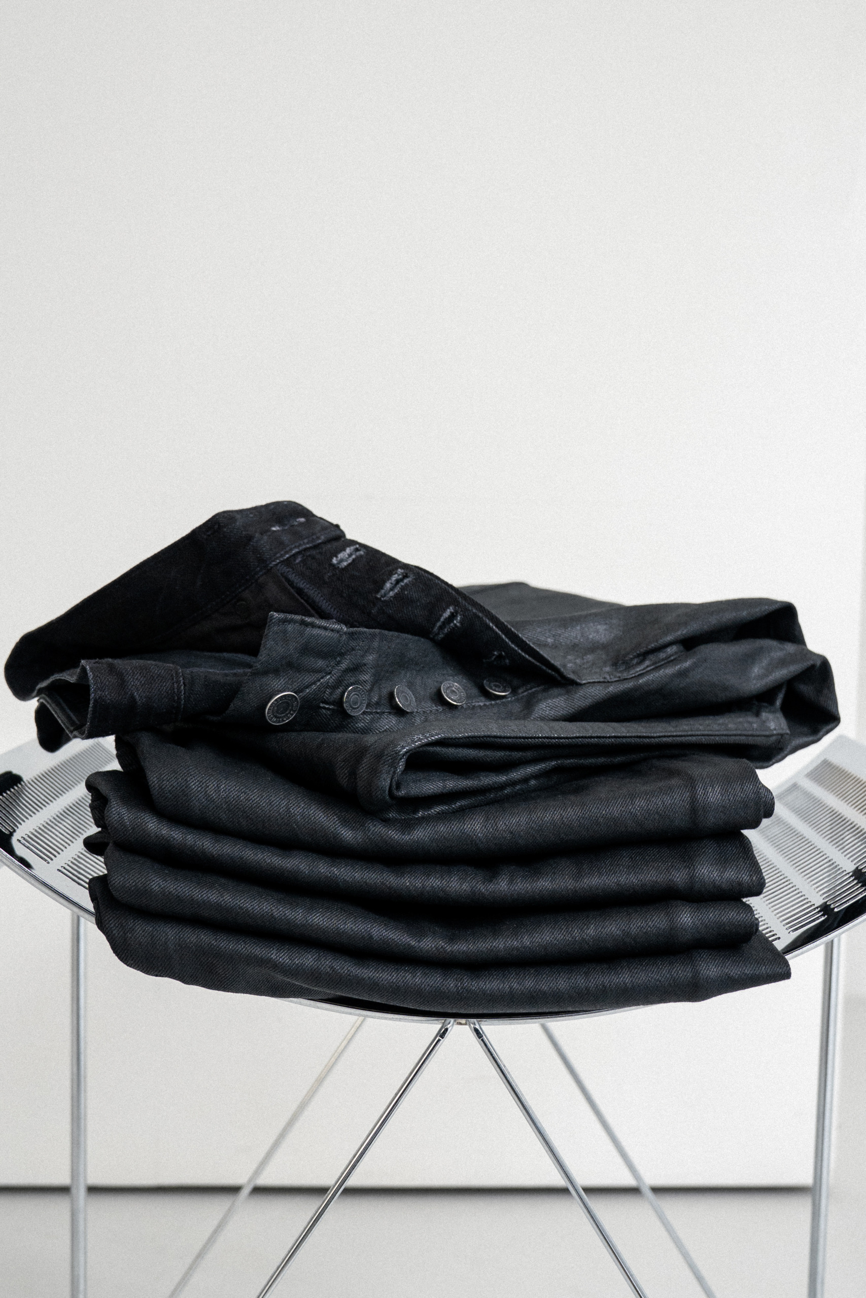 BIOTOP × Levi’s® の 501® ORIGINAL CANDLE WAX PANT が発売