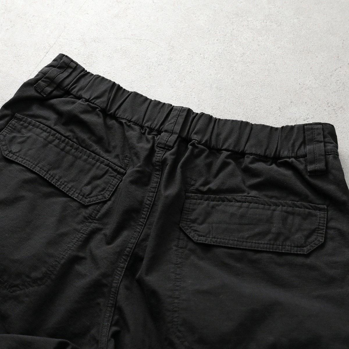 Stone Island の Compass Logo Cargo Pants が特別価格で発売