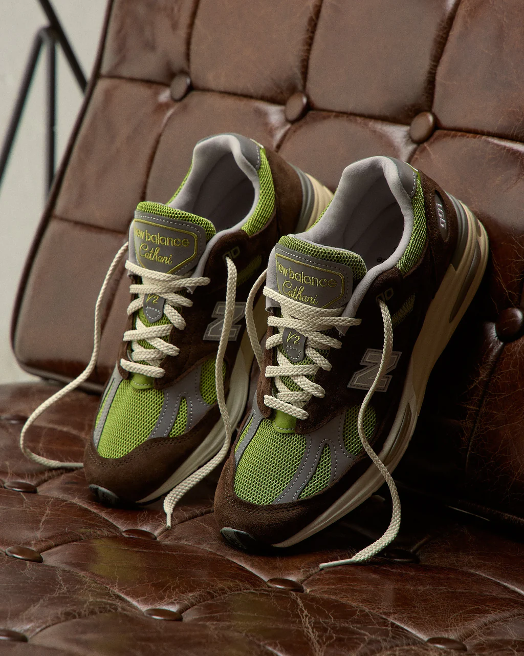 KITH × New Balance × Daniëlle Cathari の 991v2 "Reverse Matcha" が10月31日(金)発売