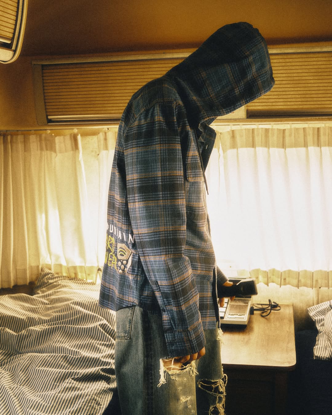 BEAMS × MOUNTAIN HARDWEAR の Hood Shirt が10月23日(木)発売