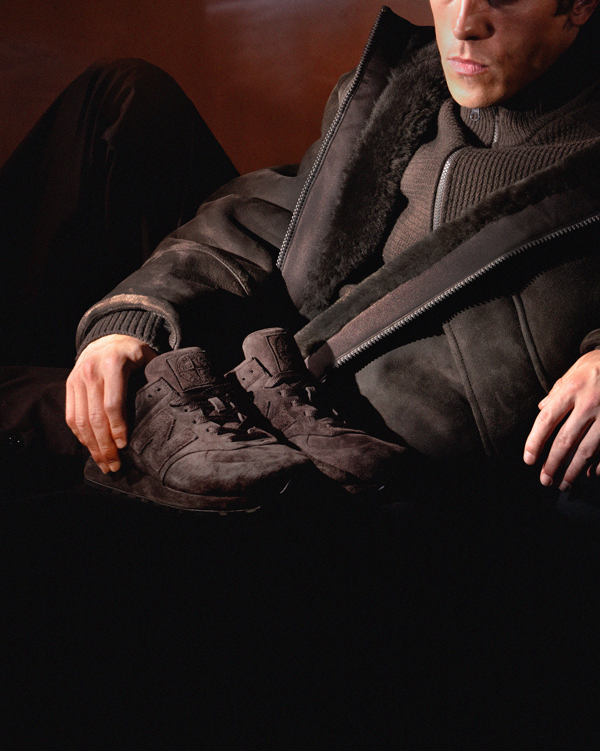 Stone Island × New Balance の 574 Legacy Ghost "Dark Brown" が発売