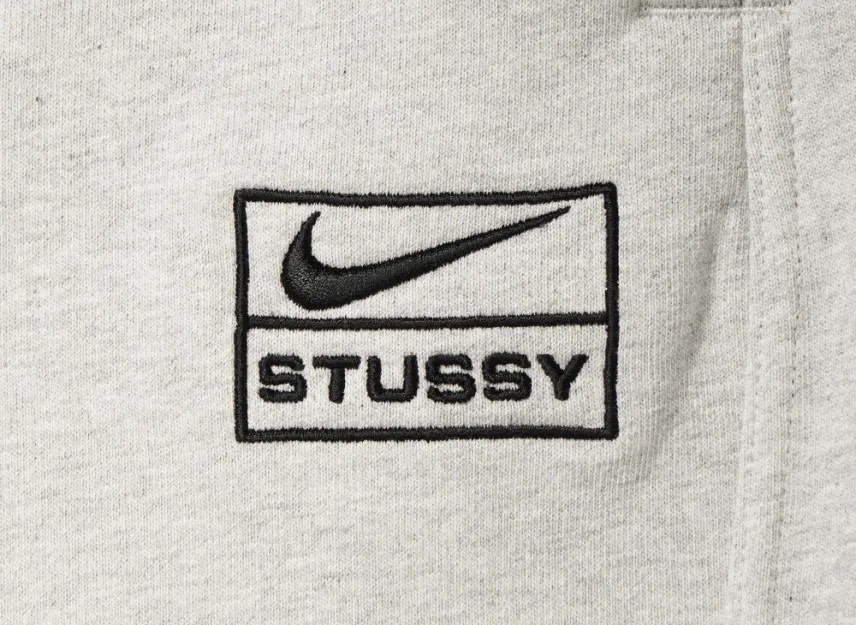 Stüssy × NIKE の Fleece Pant "Grey Heather" が発売