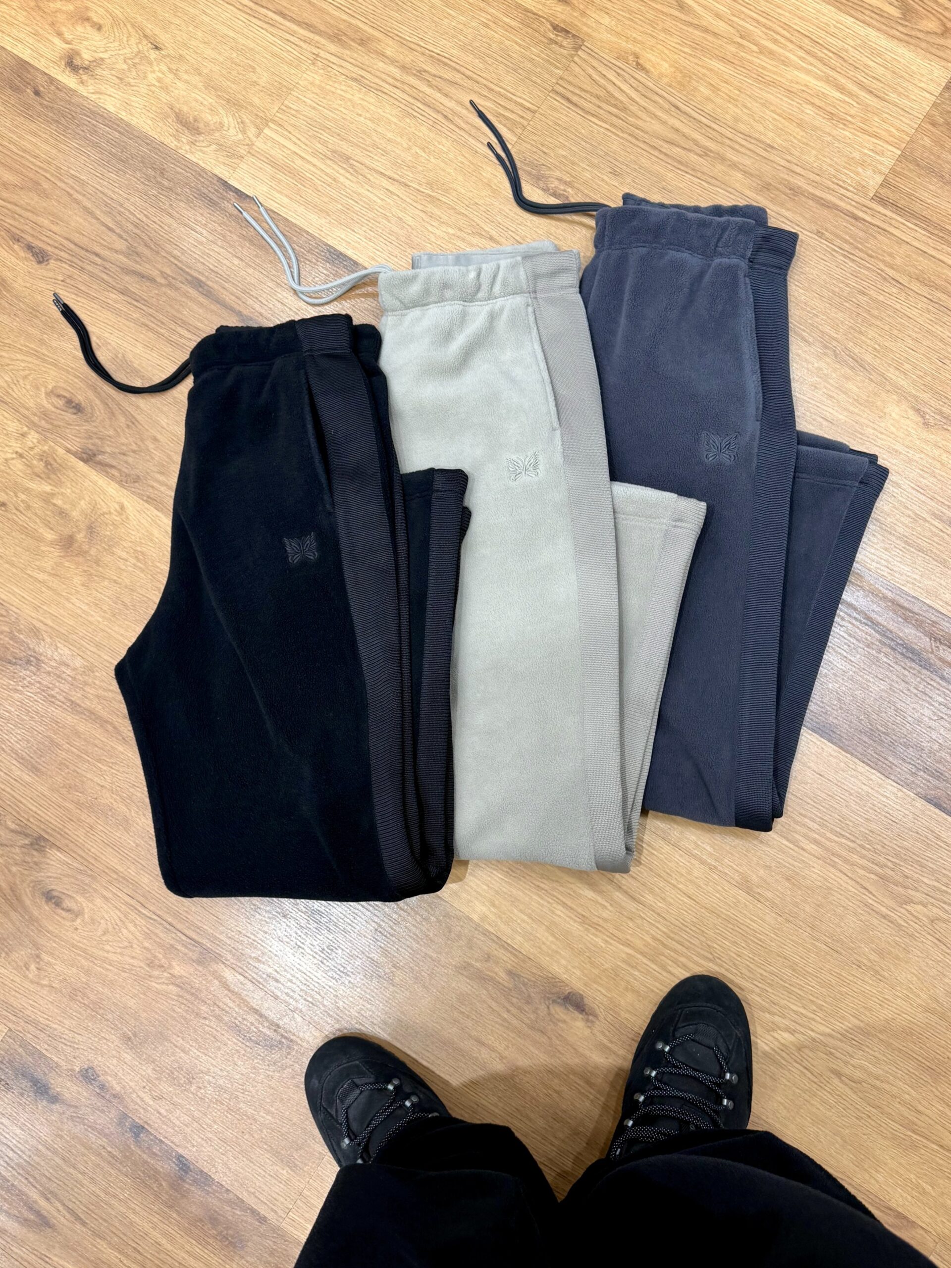 UNIQLO × NEEDLES の初コラボコレクションが10月31日(金)に通常販売開始