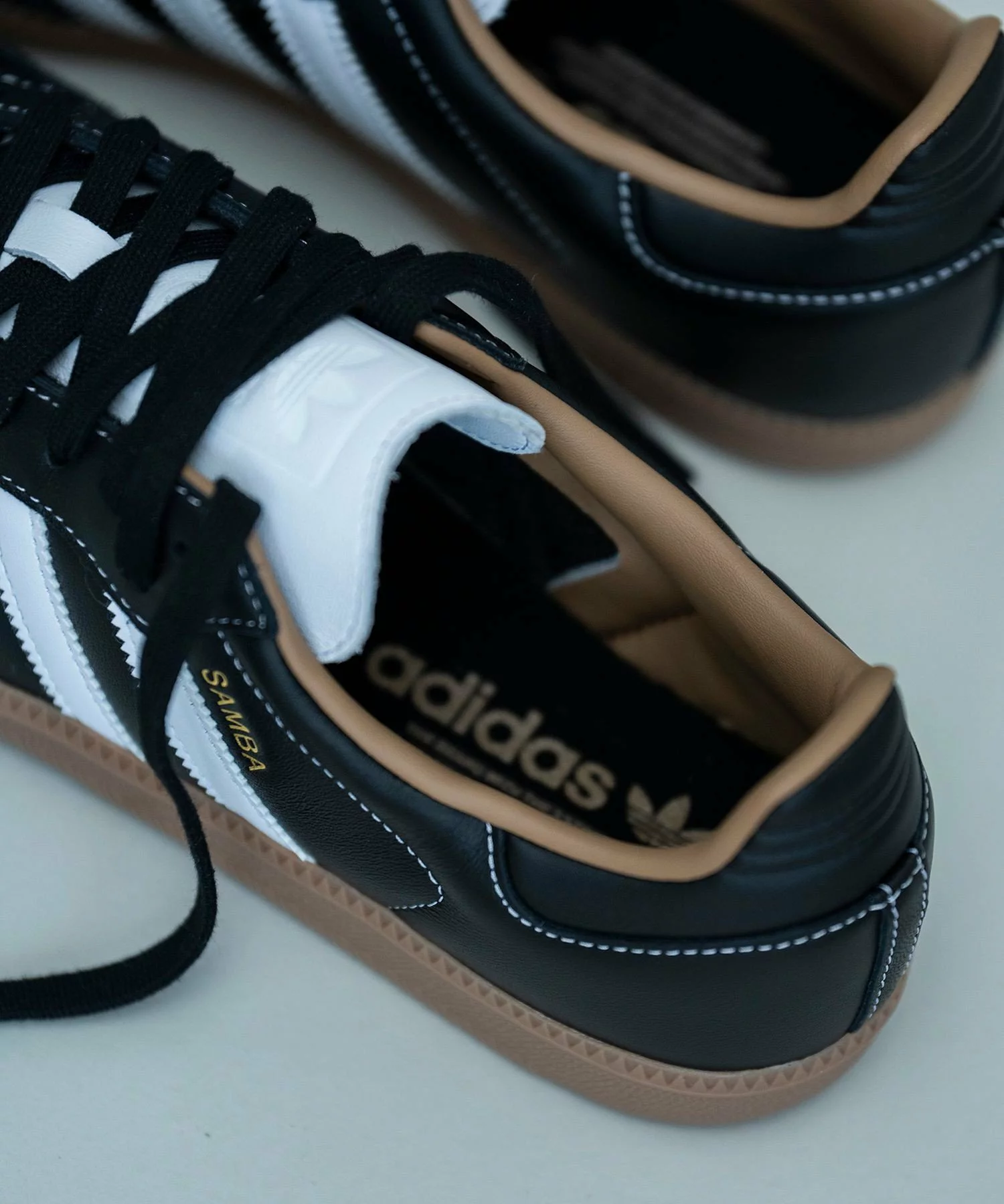 ADAM ET ROPÉ × adidas Originals による SAMBA OG “Black” の先行予約が開始