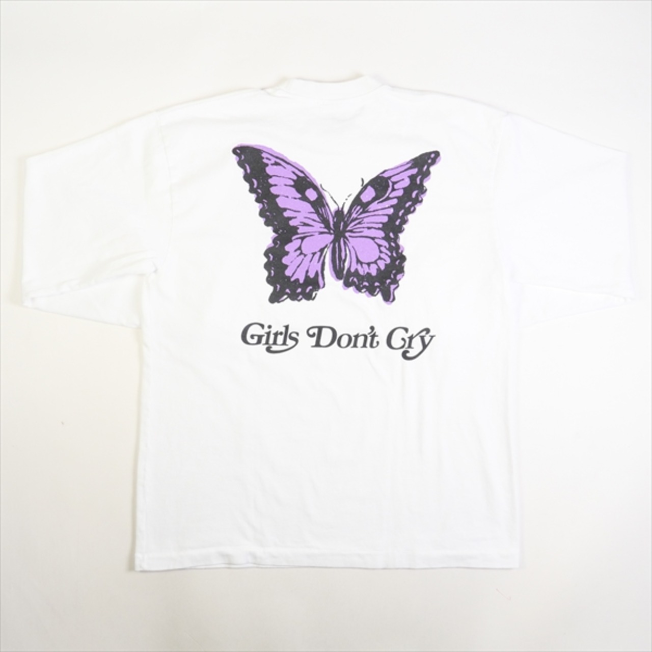 Girls Don't Cry の COMPLEXCON 限定 L/S Tee が発売