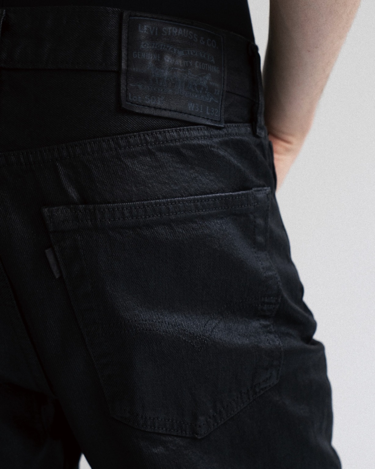 BIOTOP × Levi’s® の 501® ORIGINAL CANDLE WAX PANT が発売