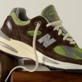 KITH × New Balance × Daniëlle Cathari の 991v2 "Reverse Matcha" が10月31日(金)発売