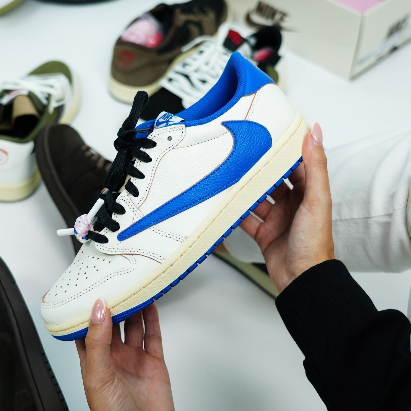 Travis Scott × fragment design × NIKE AIR JORDAN 1 LOW が11月8日(土)発売予定