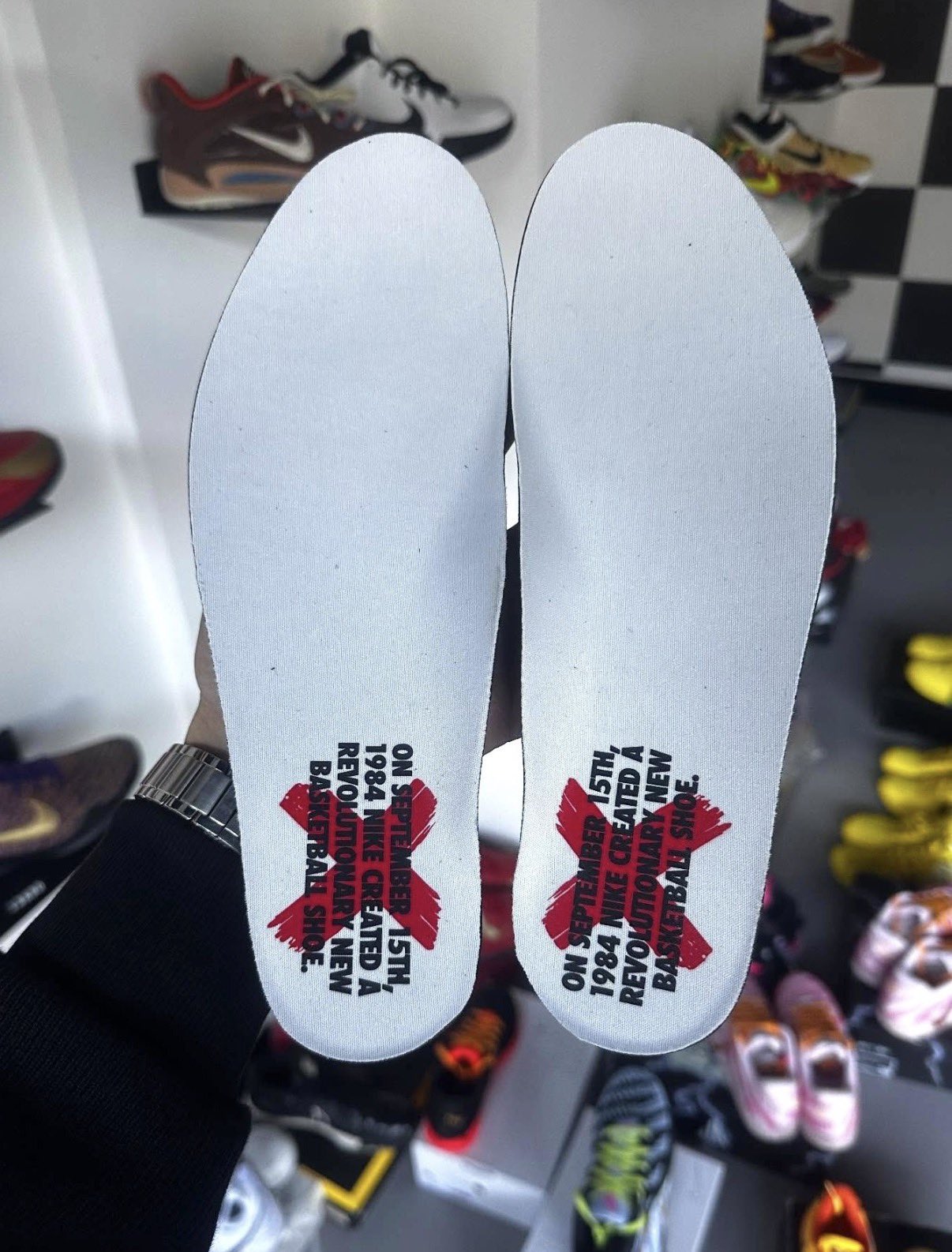 NIKE AIR JORDAN 1 LOW OG "Banned" のファーストルックが公開