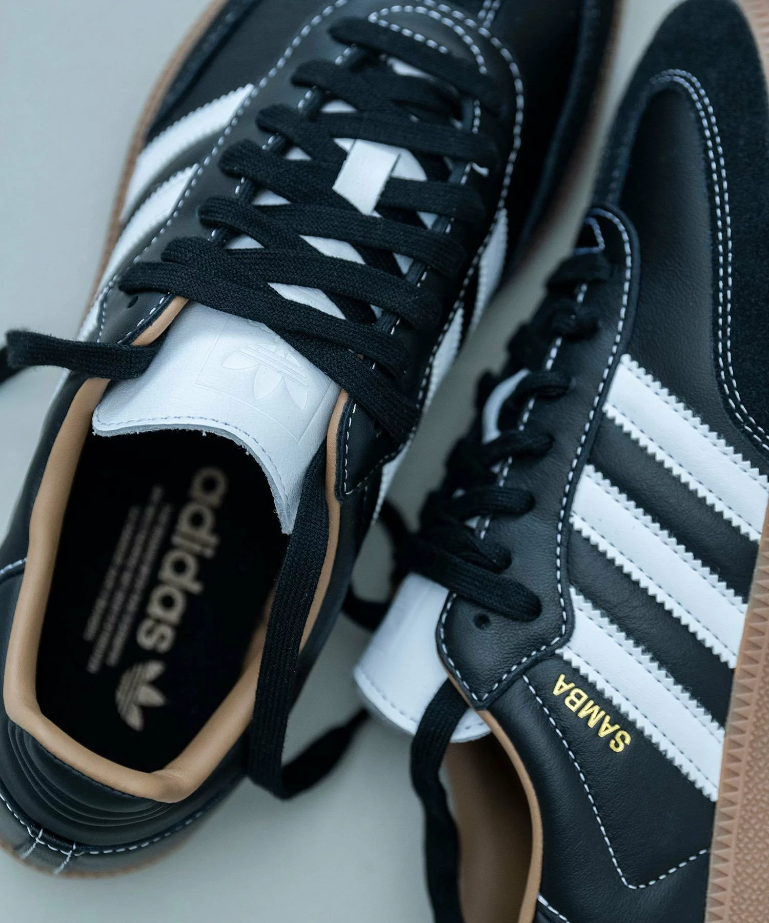 ADAM ET ROPÉ × adidas Originals による SAMBA OG “Black” の先行予約が開始
