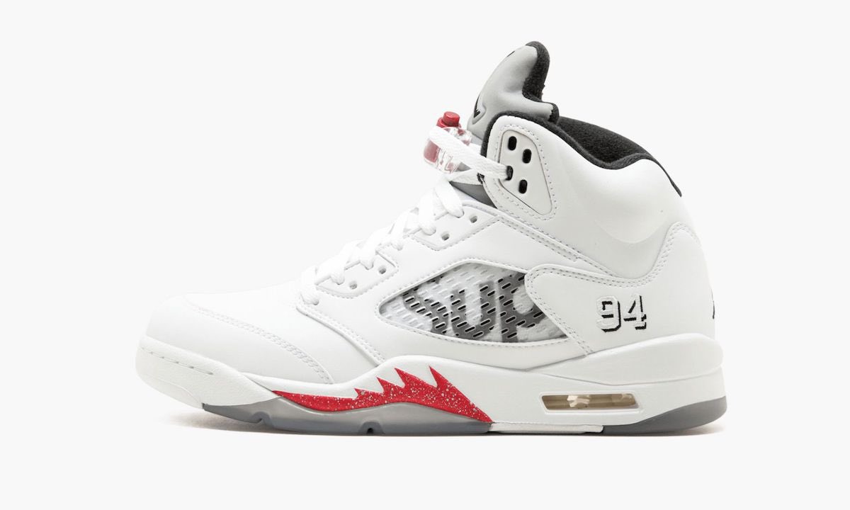 Supreme x NIKE の AIR JORDAN 5 “White” が発売