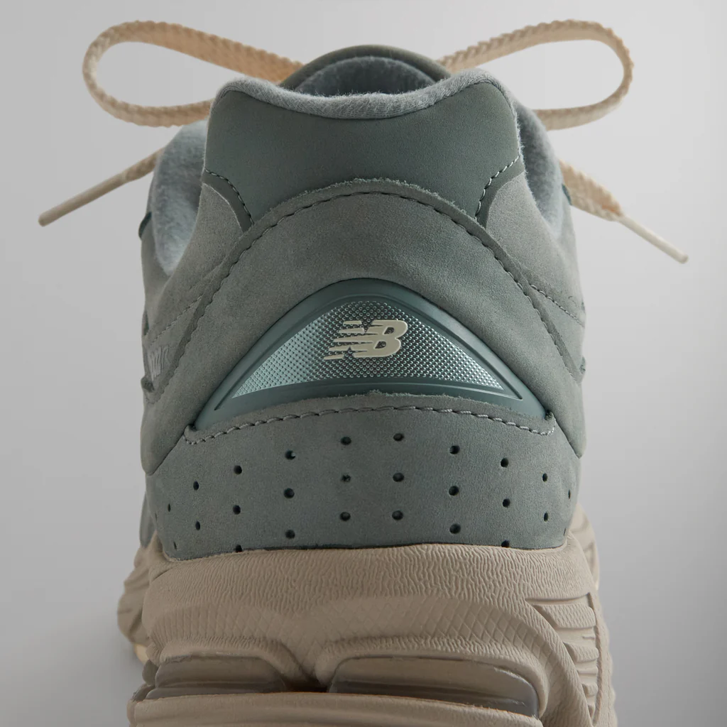 KITH x New Balance 2002R “Pistachio” が発売
