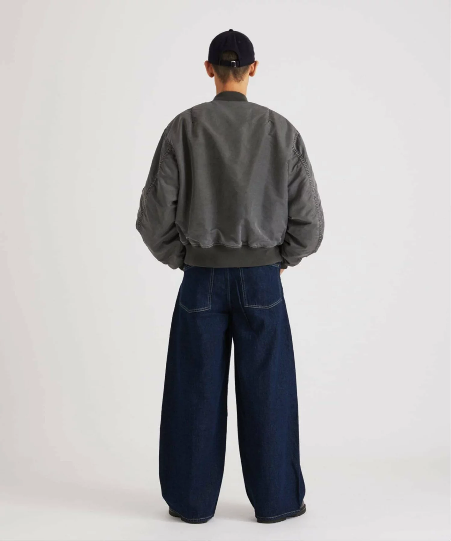 JOURNAL STANDARD × Levi’s® による Super Baggy Barrel Jeans の先行予約が開始