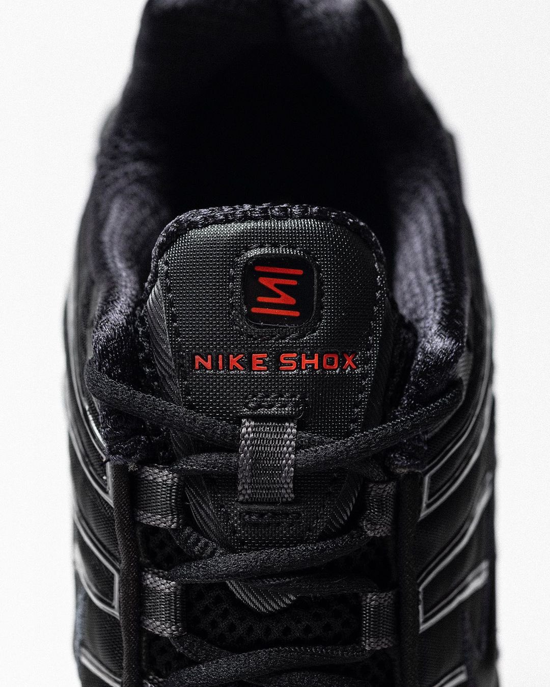NIKE WMNS SHOX TL “Black” が発売