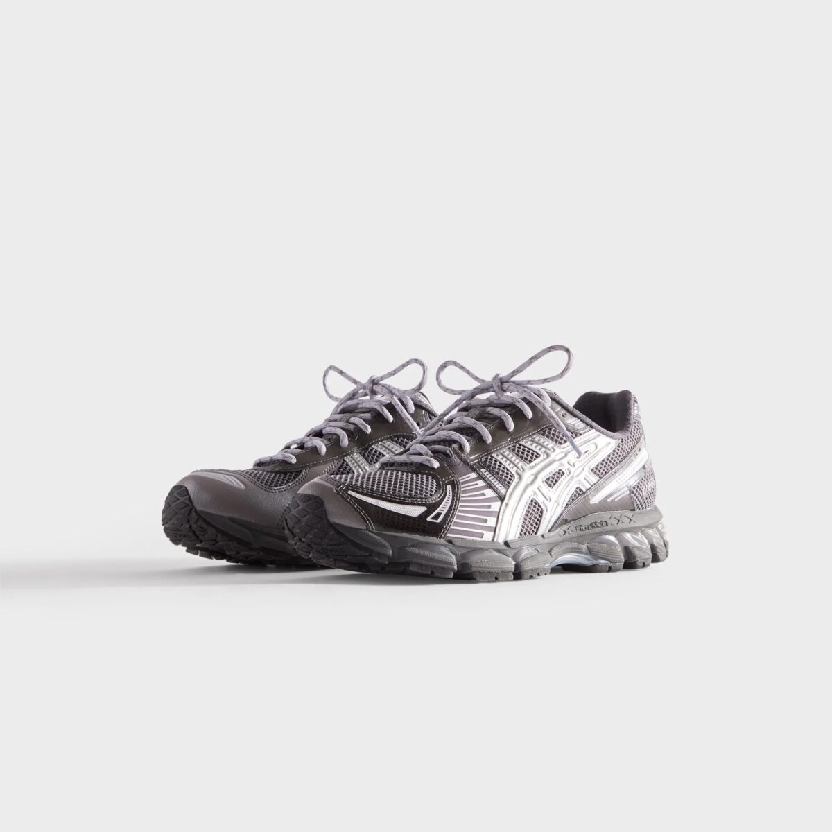 KITH × ASICS の GEL-KAYANO 12.1 "Tornado/Pure Silver" が発売