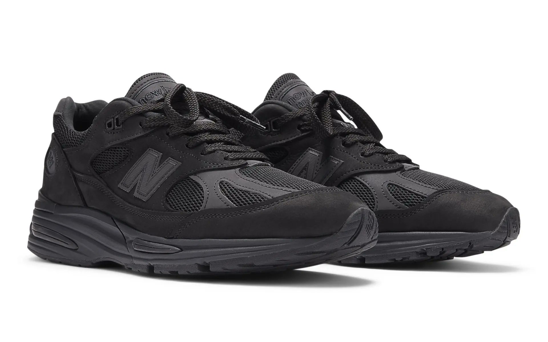Dover Street Market × New Balance の 991v2 “Triple Black” が発売