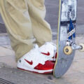 Supreme × NIKE SB の DUK LOW 