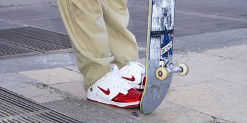 Supreme × NIKE SB の DUK LOW "Varsity Red/White" が発売