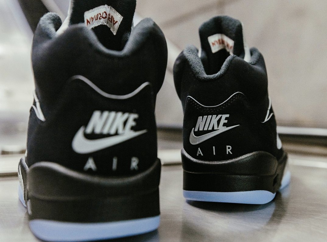 NIKE AIR JORDAN 5 RETRO OG “Black Metallic Reimagined” が発売