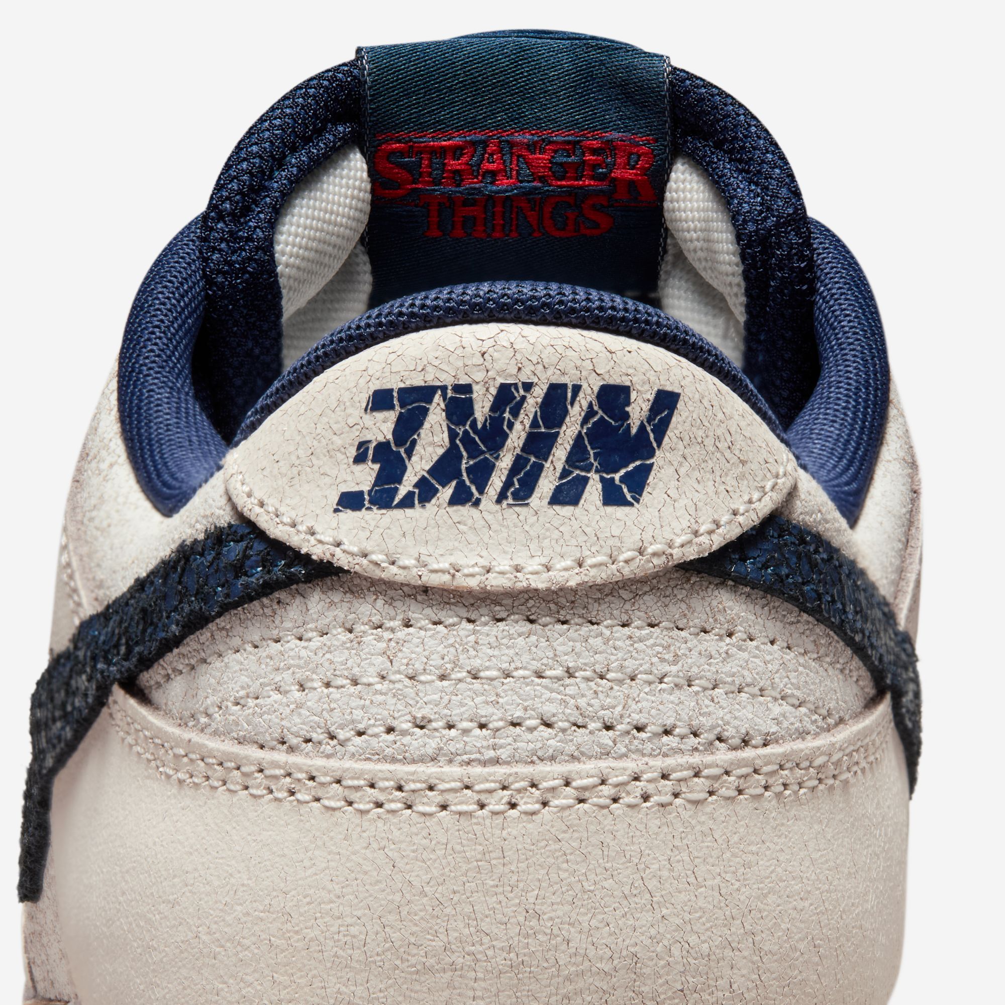 Stranger Things × NIKE DUNK LOW “Phantom” のオフィシャル画像が公開