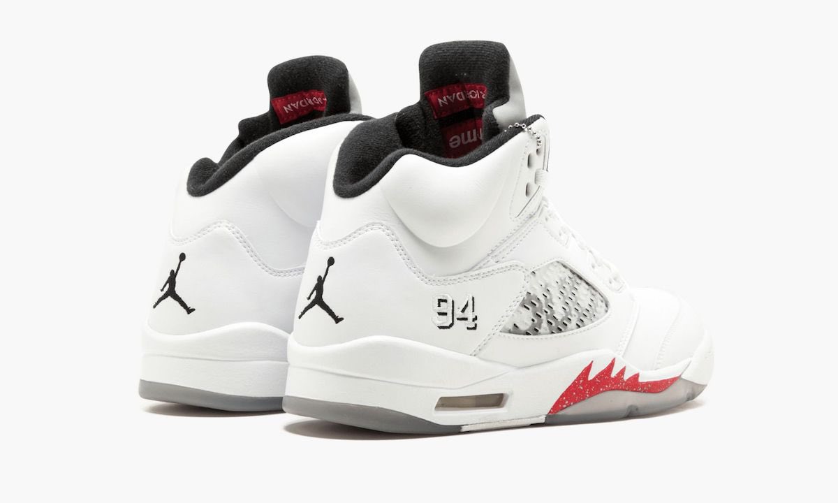 Supreme x NIKE の AIR JORDAN 5 “White” が発売