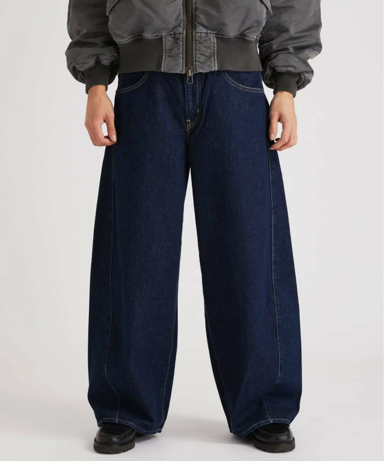 JOURNAL STANDARD × Levi’s® による Super Baggy Barrel Jeans の先行予約が開始