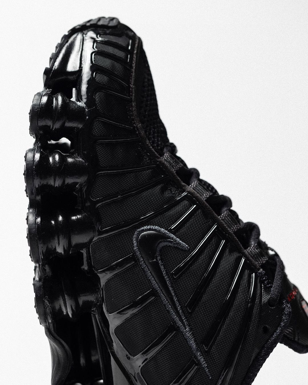 NIKE WMNS SHOX TL “Black” が発売