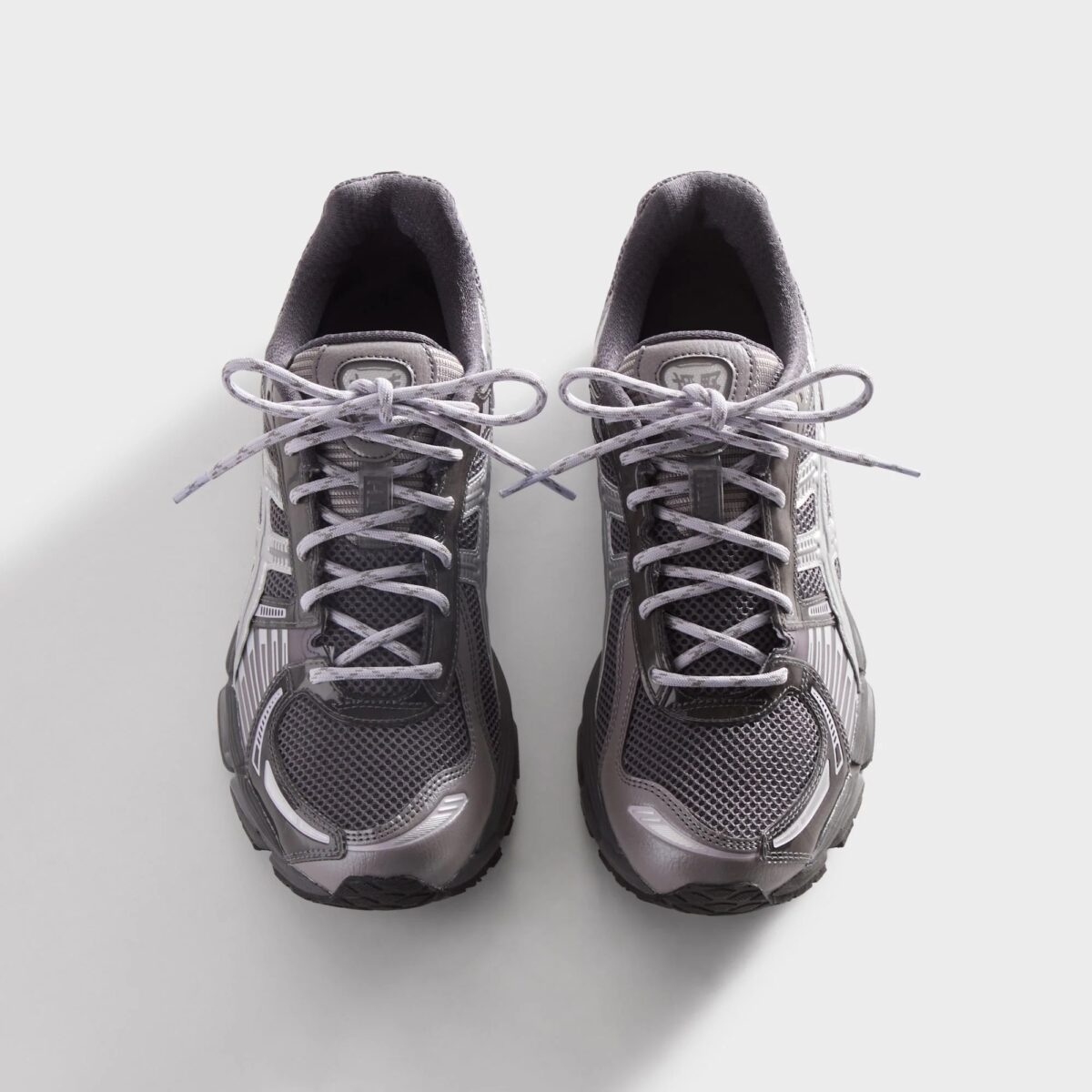 KITH × ASICS の GEL-KAYANO 12.1 "Tornado/Pure Silver" が発売