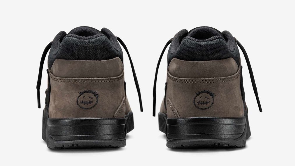 Travis Scott × NIKE の JORDAN JUMPMAN JACK “Dark Mocha” が発売
