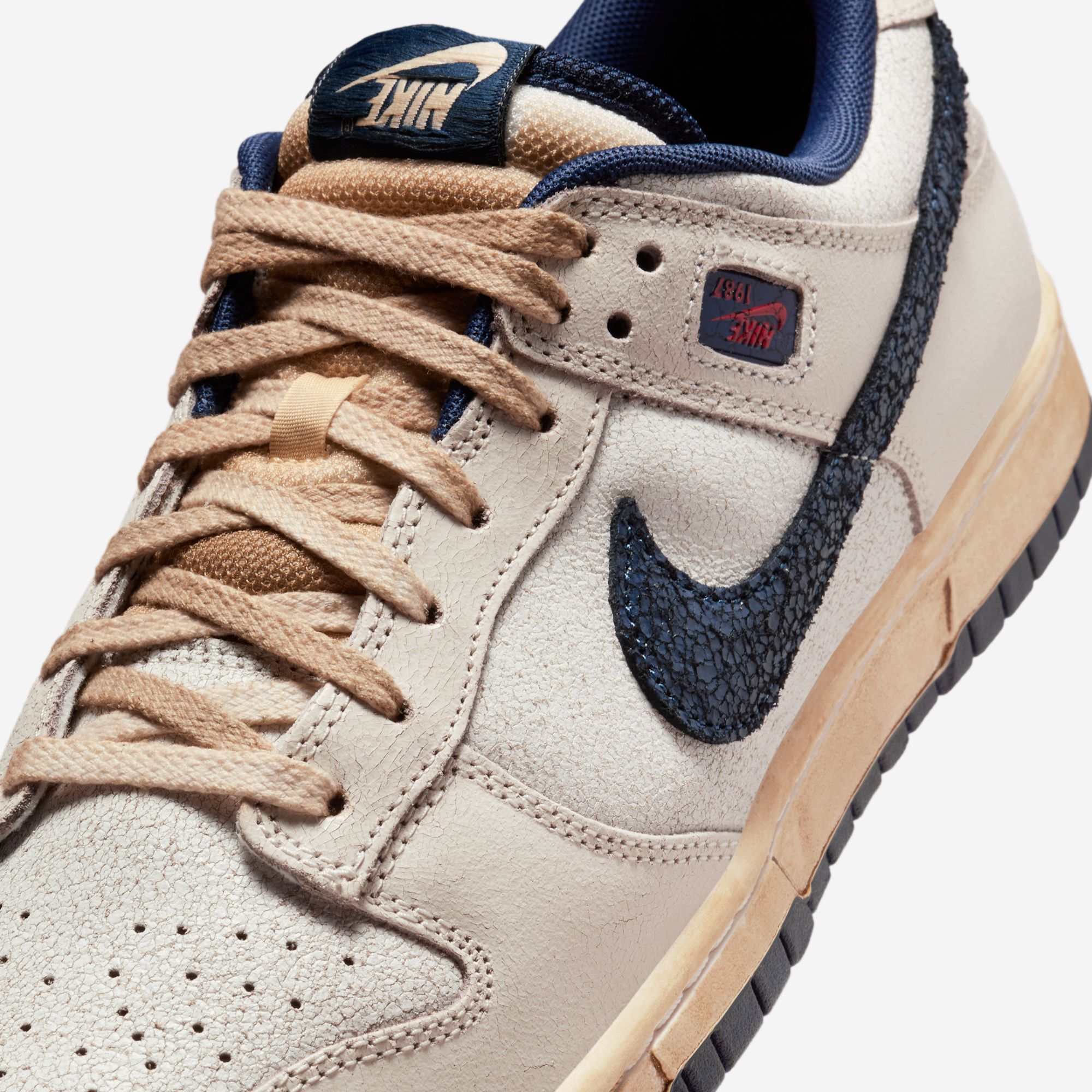 Stranger Things × NIKE DUNK LOW “Phantom” のオフィシャル画像が公開