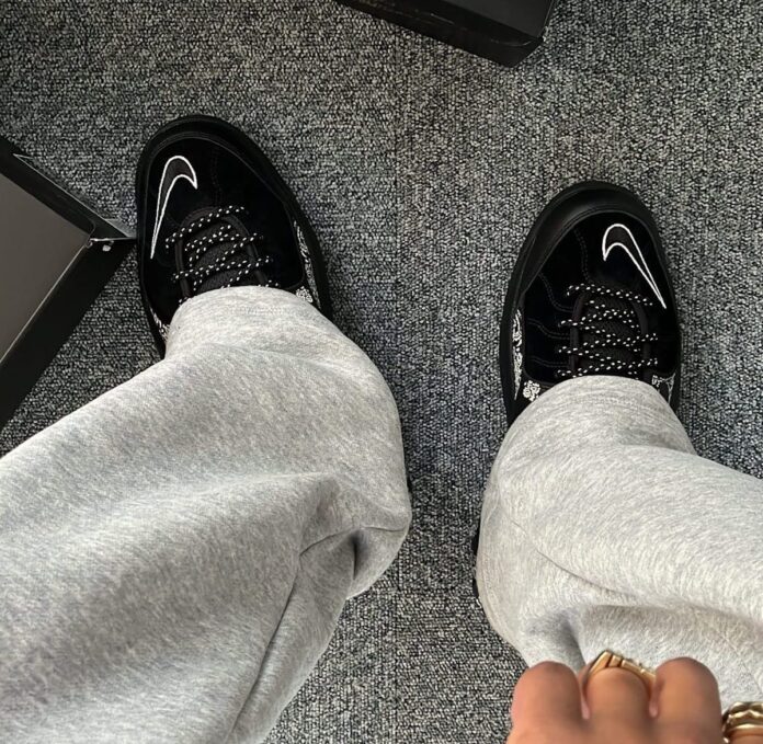 Supreme × NIKE の AIR ZOOM FLIGHT 95 SP “Black/White” が発売