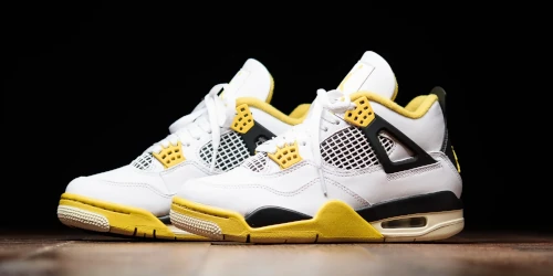 NIKE AIR JORDAN 4 RETRO “Vivid Sulfur” が発売